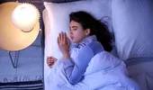 Dormi cu lumina aprinsă? Cel mai nou studiu avertizează asupra unor pericole ascunse pentru sănătate