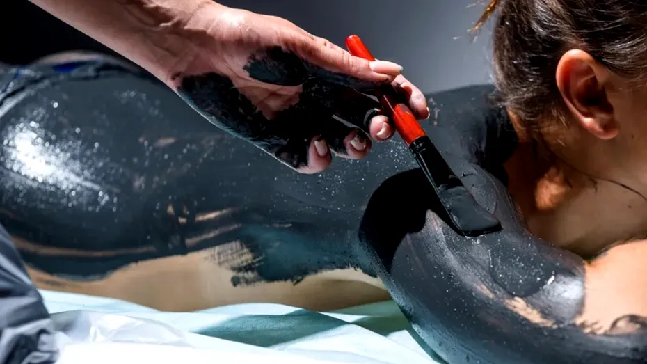 Ce conține nămolul de la Techirghiol vândut pe marginea străzii. Ce se află în sticlă, de fapt