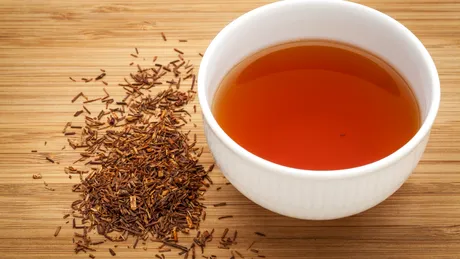 Ceaiul care îți ține rinichii sănătoși și te ajută la slăbit. Se bea de trei ori pe zi