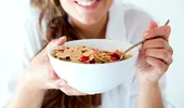 De ce medicul specialist în nutriție pediatrică nu recomandă cerealele procesate cu mult zahăr la micul dejun al adolescenților?