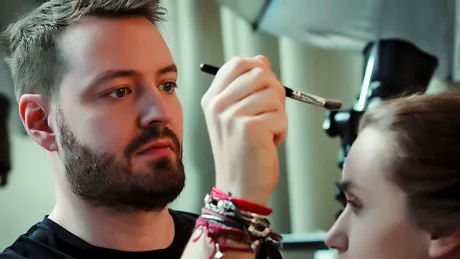 Ce se ascunde sub machiaj: interviu cu Alexandru Abagiu, make-up artist oficial L'Oreal Paris