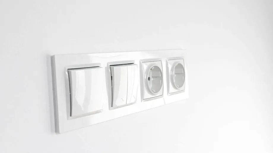 Trucul simplu care curăță întrerupătoarele fără să le deterioreze. Greșeala pe care mulți o fac fără să știe