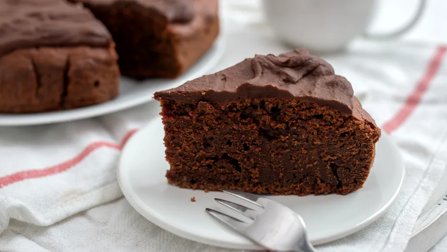 Tort de ciocolată, ideal pentru vegani și lipsit de ingrediente nesănătoase