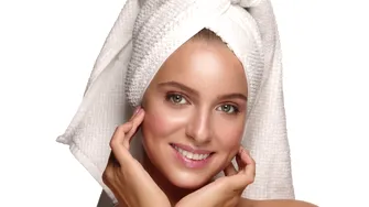 Prepară acasă botox. E gata în doar 5 minute și întinerește pielea peste noapte