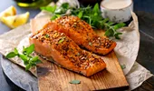 Rețetă somon la cuptor în crustă de pesmet. Se prepară rapid în Postul Crăciunului și nu e nevoie de ingrediente multe