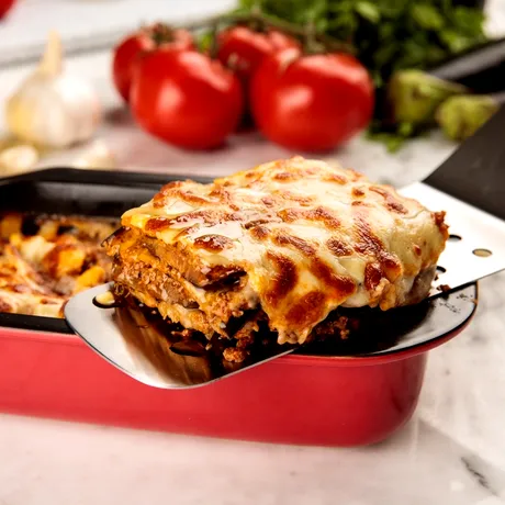 Un deliciu de post: musaca cu cartofi și ciuperci! E gata în câțiva pași simpli