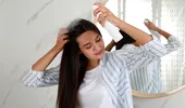 Uită de șamponul uscat! Un truc genial pentru păr proaspăt în doar cinci minute