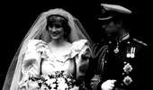 O felie din tortul de nuntă al prinţului Charles şi al prinţesei Diana, scoasă la licitaţie