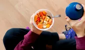 Ce să mănânci după antrenament pentru recuperare musculară mai rapidă. Alimentele recomandate de specialiști