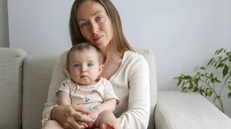 Indemnizația pentru creșterea copilului poate fi recalculată. Cine poate primi bani în plus și ce documente trebuie depuse