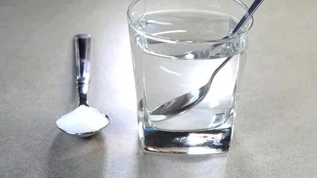 Bea apă cu sare în fiecare zi și se va întâmpla asta: beneficii surprinzătoare pentru organism