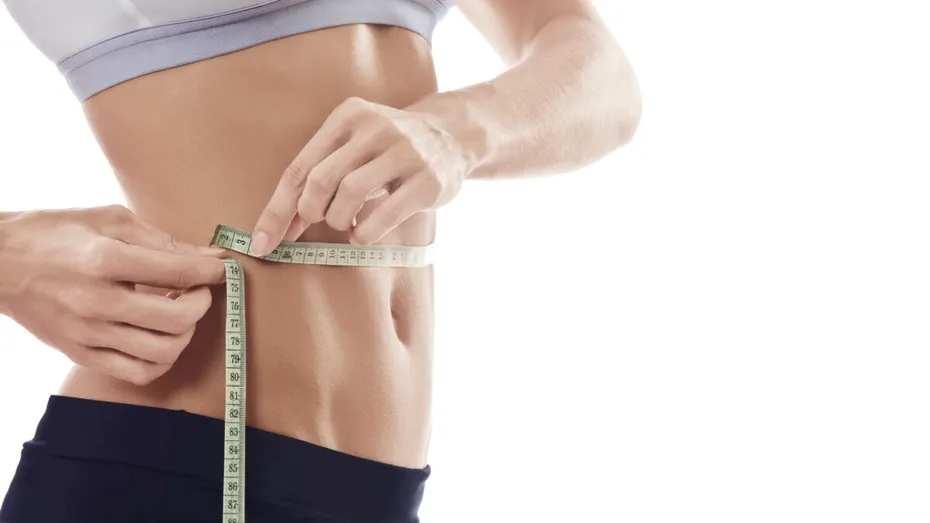 Cum să îți înveți corpul să ardă grăsimi NON-STOP – fără diete drastice sau ore în sală