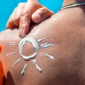 Greșeala pe care mulți o fac vara și care poate afecta sănătatea pielii. Dermatologii demontează mitul despre crema cu SPF