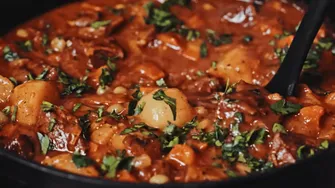 Tocana răzeșească, după rețeta lui Radu Anton Roman. Rețeta veche care e absolut delicioasă! Ingredientele de care ai nevoie