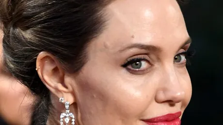 Cum arată la 53 de ani fosta iubită a Angelinei Jolie