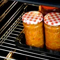 Cum păstrezi corect zacusca după ce ai deschis borcanul? Așa îi poți prelungi prospețimea