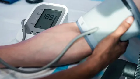 Ce înseamnă dacă ai tensiunea peste 14? Semnalul pe care nu trebuie să-l ignori