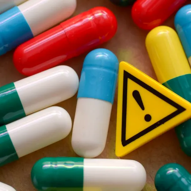 Combinații „interzise” când iei suplimente alimentare: se anulează efectele sau apar reacții adverse