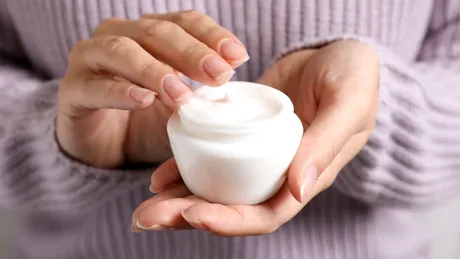 O femeie a ajuns la spital în stare gravă, după ce s-a intoxicat cu o cremă care conținea clorură de mercur amoniacală