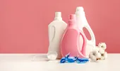 Pudră, lichid sau capsule? Ce detergent curăță cel mai bine și cum alegi varianta potrivită pentru hainele tale