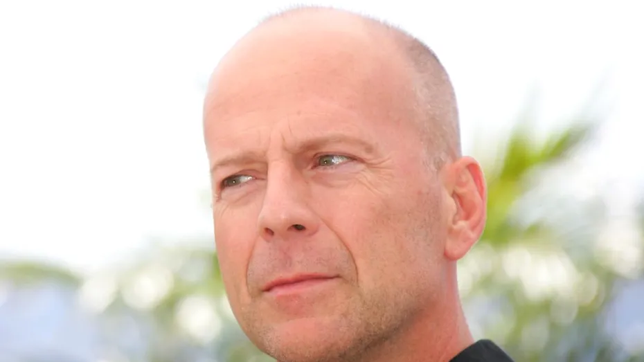 Bruce Willis, surprins în timpul unei plimbări prin Los Angeles. Cum arată actorul la 69 de ani