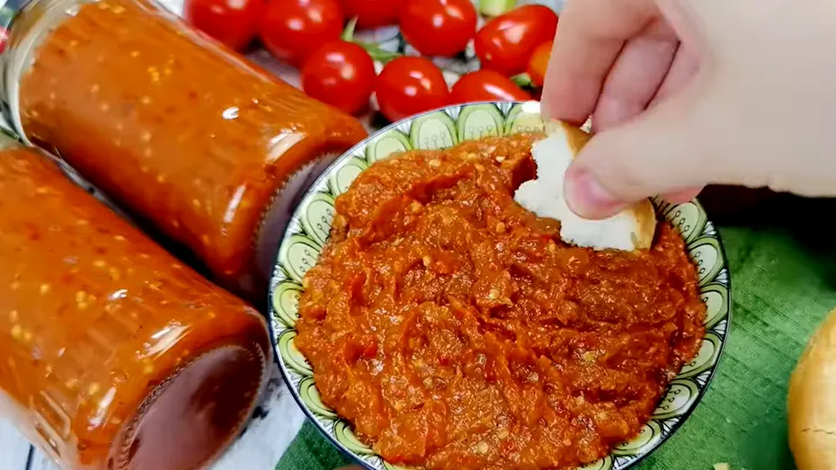 Cât ulei se pune în zacusca cu vinete? O simplă greșeală îți poate strica tot preparatul