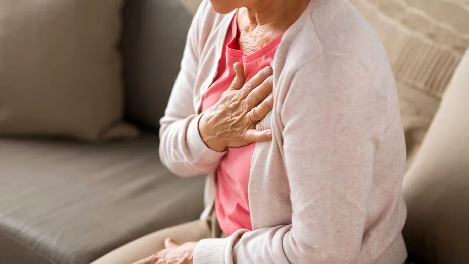 De ce crește riscul de infarct în perioada sărbătorilor. Stresul, alimentația bogată și sedentarismul, printre factori