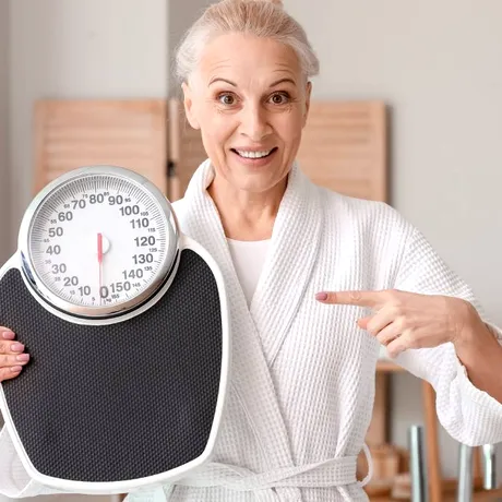 Dieta inversă, metoda care arde rapid grăsimea după 50 de ani. E excelentă pentru femeile la menopauză care nu mai reușesc să slăbească