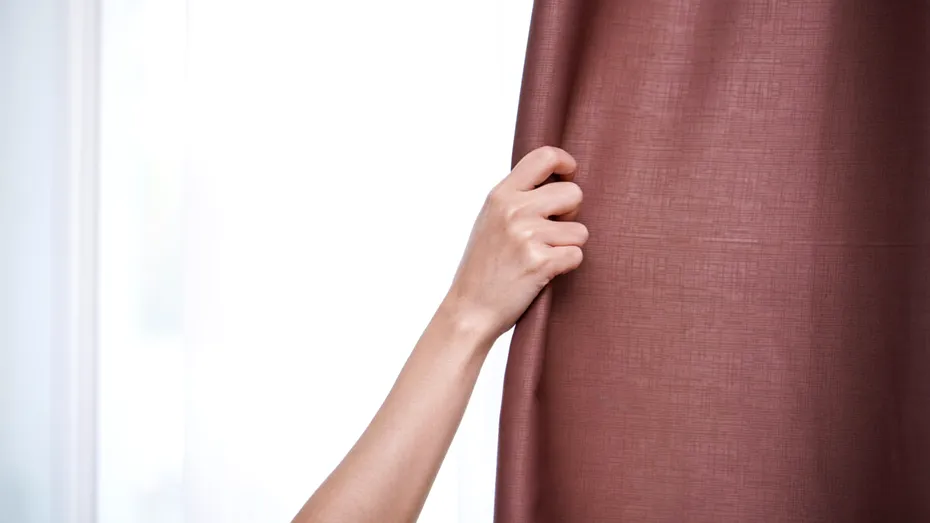 Cât de des ar trebui spălate perdelele? Sfaturi utile pentru casă înainte de Paște