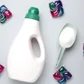 Detergent capsule vs. detergent lichid. Ce alegere este mai eficientă pentru rufe curate și economii reale