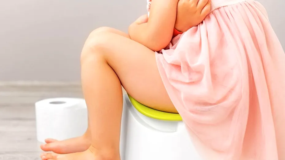 Copilul are diaree și febră ușoară? Pot fi simptome ale infecției cu un virus care circulă intens în sezonul rece