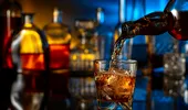 Poate alcoolul să te ferească de o toxiinfecție alimentară? Experții dezvăluie adevărul