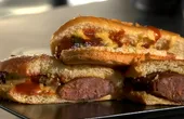 Hot-dog cu Cârnați Durdulii de la Matache Măcelaru’