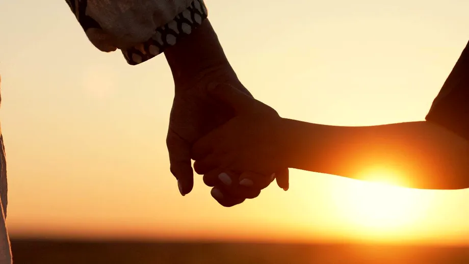 Sindromul „eldest daughter” și povara fiicei responsabile. Copilul care a învățat prea devreme să aibă grijă de toată lumea
