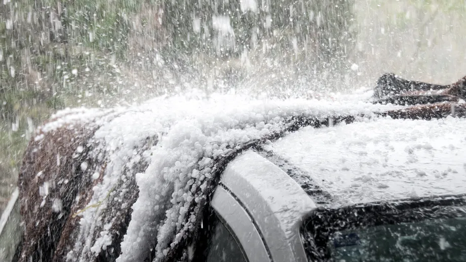 Avertisment METEO: România, cuprinsă de vijelii, grindină și averse torențiale. Ghid de supraviețuire în caz de vânt puternic