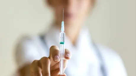 Vaccinul: care sunt etapele de producţie şi cum este aprobat în România