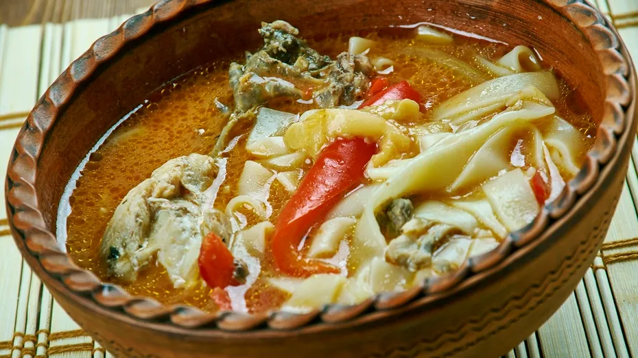 De ce ne face bine supa de pui când suntem răciți. Explicația medicului Mihaela Bilic