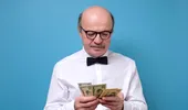 Cine va încasa a 13-a pensie! Când o primesc pensionarii din România și cine este eligibil