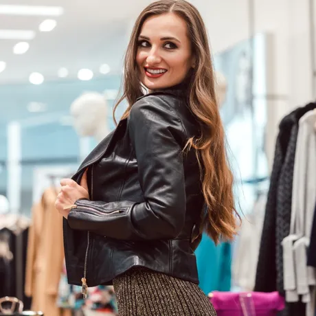 Ce haine să porți dacă vrei să pari mai înaltă. Trucul pentru femeile minione