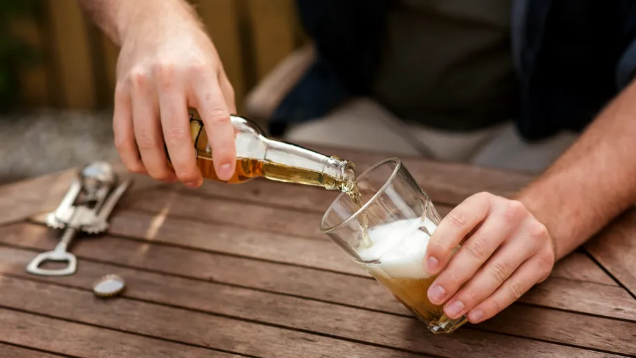 Consumul de alcool și kilogramele în plus: de ce ne îngrășăm?