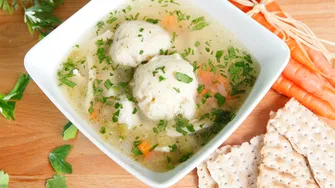 Cât griș să adaugi la găluștele pentru supă, ca să nu iasă tari