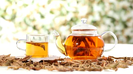 Greșelile pe care le faci atunci când pregătești ceaiul. Îți afectează ficatul și intestinele