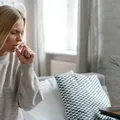 Un simplu strănut a lăsat-o cu o coastă fracturată. Diagnosticul neașteptat primit de o femeie de 35 de ani