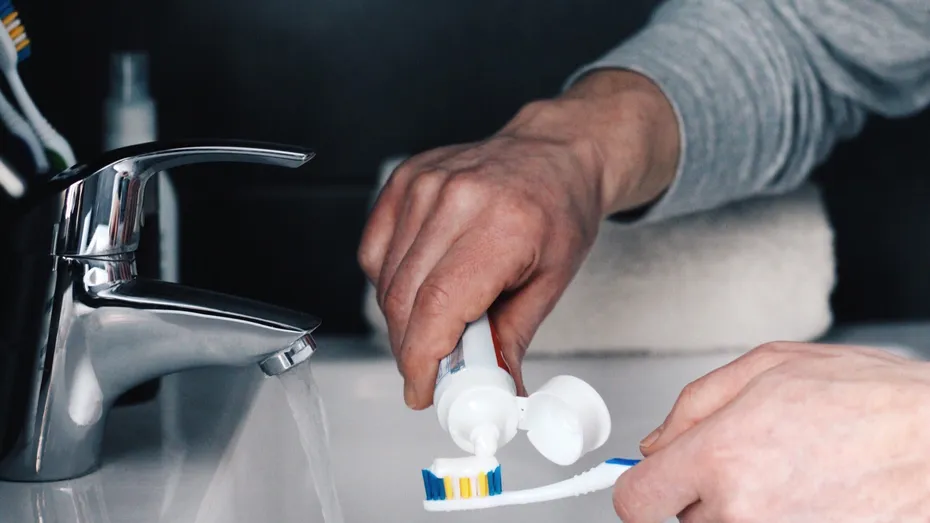 Boala MORTALĂ care apare dacă nu te speli pe dinți seara