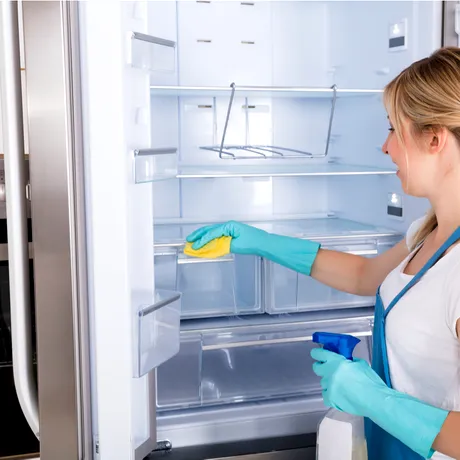 5 metode prin care să-ți cureți frigiderul în prag de Sărbători