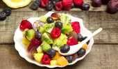 Cum să combini corect fructele pentru a obține salate delicioase