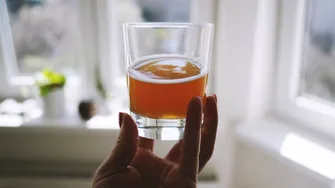 Alimentele aparent sănătoase ne atacă dinții. Ce spune medicul stomatolog să eviți!