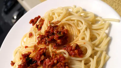 Ţi-e dor de Italia? CSÎD a încercat o reţetă de spaghetti siciliană de post. Costă 0,6 lei/porţia