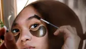 Cum ne îngrijim corect pielea din jurul ochilor pentru a evita îmbătrânirea prematură?
