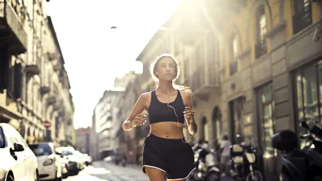 De ce să alergi când este frig afară: 5 motive pentru un metabolism puternic și kilograme în minus